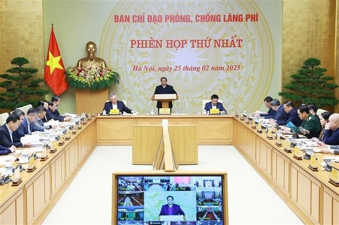 El primer ministro Pham Minh Chinh habla en la reunión. (Foto: VNA)