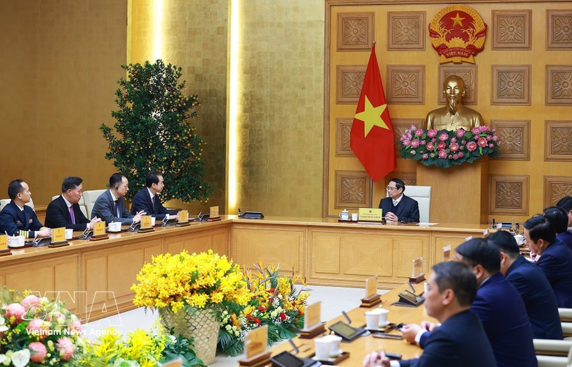 El primer ministro de Vietnam, Pham Minh Chinh, recibe a He Wei, embajador de China. (Foto: VNA)