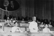 Partido Comunista de Vietnam lidera la resistencia popular y la construcción del Estado (1946-1960)