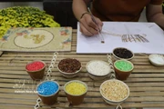 De granos de arroz a obras de arte: historia de un joven emprendedor en Can Tho