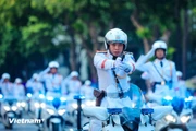 Espectacular exhibición de la escolta motorizada de la policía vietnamita