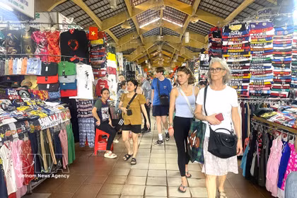El mercado Ben Thanh (Ciudad Ho Chi Minh) atrae a un gran número de turistas nacionales e internacionales. (Fuente: VNA)