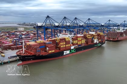 Importación y exportación de mercancías en el puerto de contenedores de Lach Huyen, ciudad de Hai Phong. (Fuente: VNA)