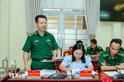 El coronel Pham Le Xuan Binh, comandante del Comando de Guardafronteras de Can Tho en una reunión sobre la IUU. (Fuente: VNA)
