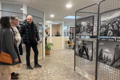 Visitantes en la exposición. (Fuente: VNA)