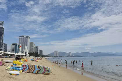 Un rincón de la playa de Nha Trang, en la provincia de Khanh Hoa, atrae a muchos turistas. (Fuente: VNA)