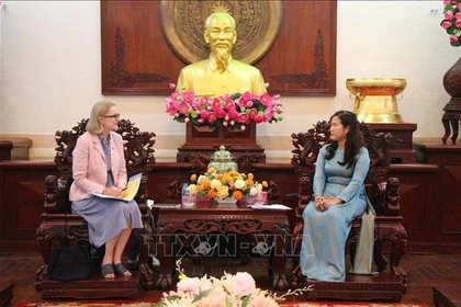 La cónsul general de Australia en Ciudad Ho Chi Minh, Sarah Hooper (izquierda), y la vicepresidenta del Comité Popular de Can Tho, Nguyen Thi Ngoc Diep (Foto: VNA)