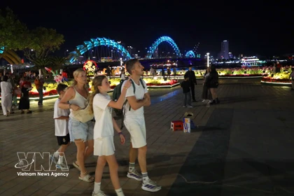 Turistas extranjeros en la ciudad de Da Nang. (Fuente: VNA)