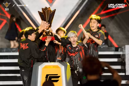 Miembros de equipo Secret WAG celebran el título de campeón. (Fuente: Comité Organizador)