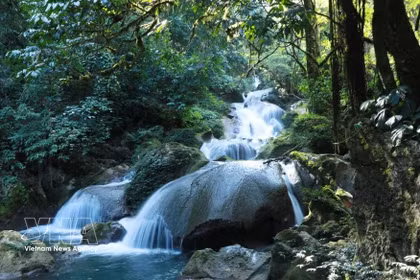 Cascada Nam Luc ofrece un gran potencial para ecoturismo