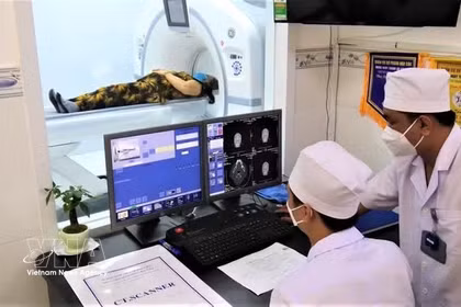Inversión en modernos equipos médicos para mejorar la atención y el tratamiento de los pacientes. (Foto: VNA)