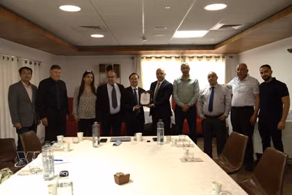 El embajador de Vietnam en Israel, Nguyen Ky Son, y delegados. (Fuente: VNA)