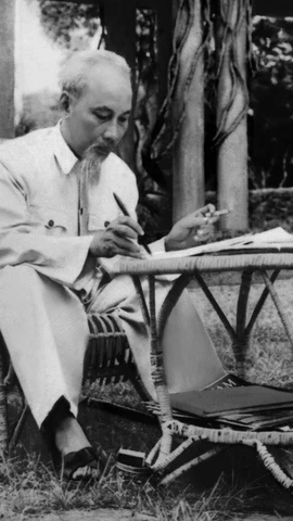  Presidente Ho Chi Minh, líder eminente y revolucionario excepcional