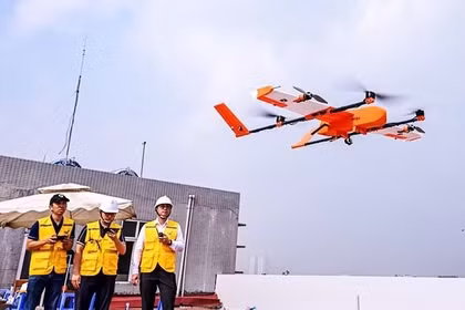 El Hospital General Duc Giang y la Corporación General de Correos de Vietnam han coordinado la implementación del modelo “Aplicación de drones en el transporte médico”. (Fuente: https://hanoimoi.vn/)