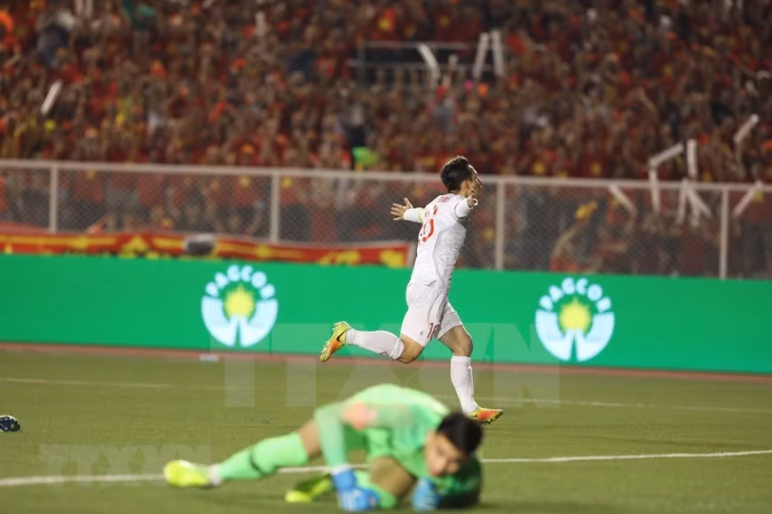El capitán Do Hung Dung marcó el segundo gol en el minuto 59, el cual sirvió como una recompensa para el héroe silencioso de la selección por sus grandes esfuerzos y dedicación en el partido (Fuente: VNA)