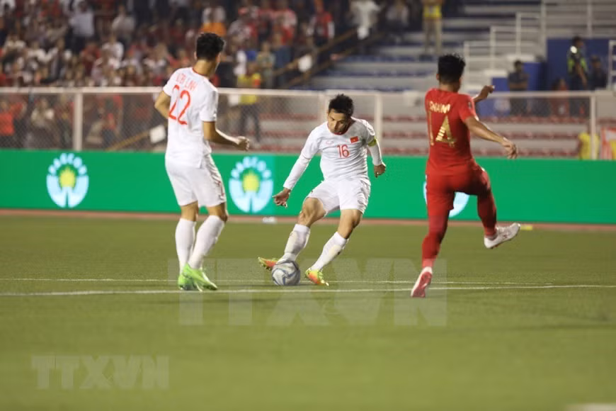 El capitán Do Hung Dung marcó el segundo gol en el minuto 59, el cual sirvió como una recompensa para el héroe silencioso de la selección por sus grandes esfuerzos y dedicación en el partido (Fuente: VNA)