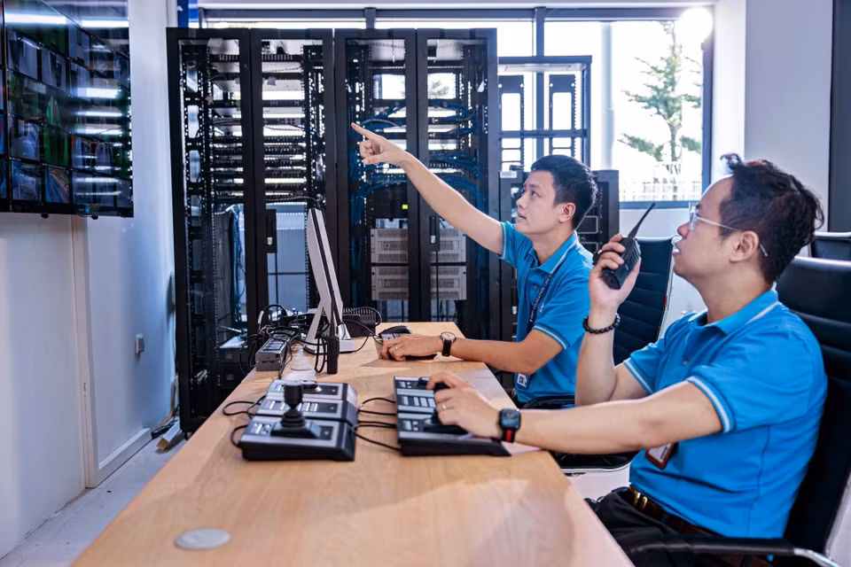 VNPT IDC Hoa Lac está equipado con el más moderno sistema de monitoreo de seguridad de seis capas desde el exterior hasta el interior de Data Hall. (Foto: VNA)