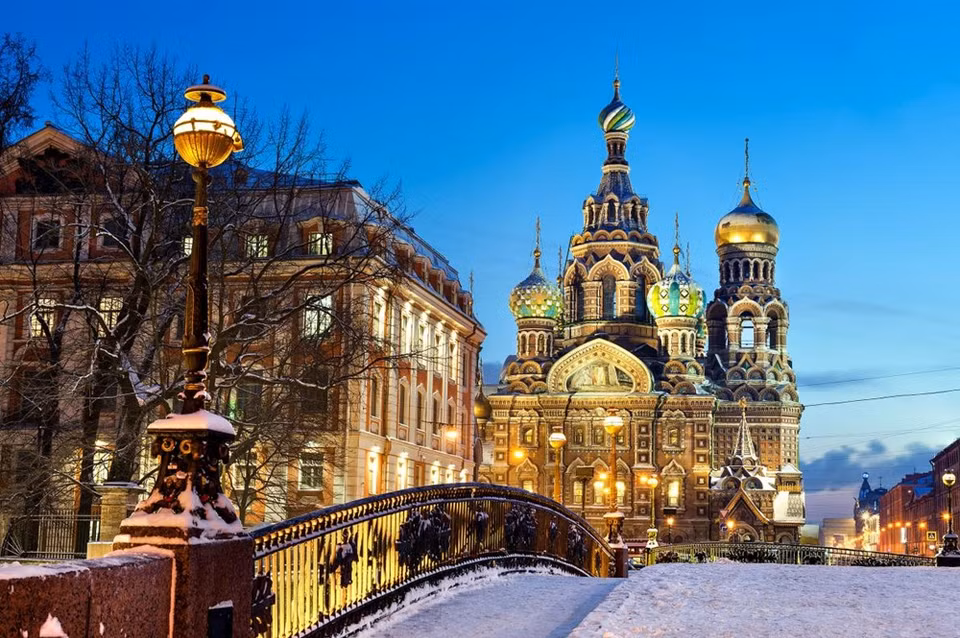 Ciudad Santo Peterburgo, Rusia con varios destinos culturales como Palacio de Invierno y la Iglesia de la Resurrección de Cristo (Fuente: NatGeo)
