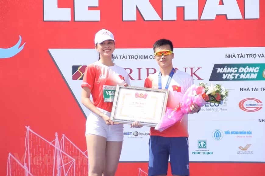 Los atletas profesionales compiten en cuatro distancias, incluidos 5 km, 10 km, 21 km y 42 km, mientras que los corredores aficionados se unen a eventos de 10 km, 21 km y 42 km (Foto: Vietnam +)