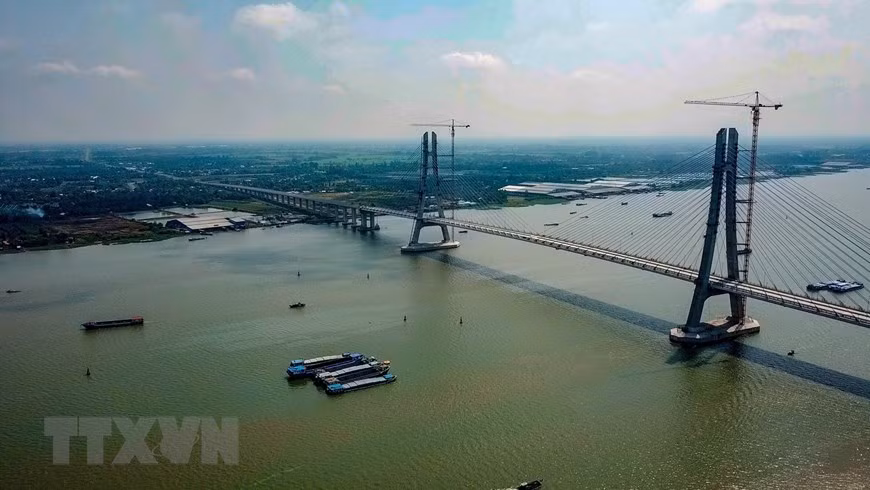 El puente Vam Cong cruza el río Hau, que une el distrito de Lap Vo (Dong Thap) y el distrito de Thot Not (ciudad de Can Tho), que se puso en funcionamiento a fines de mayo de 2019 (Foto: VNA)