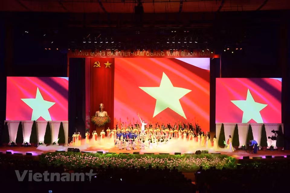 Presentación artística en el solemne ceremonia. (Fuente: VNA)