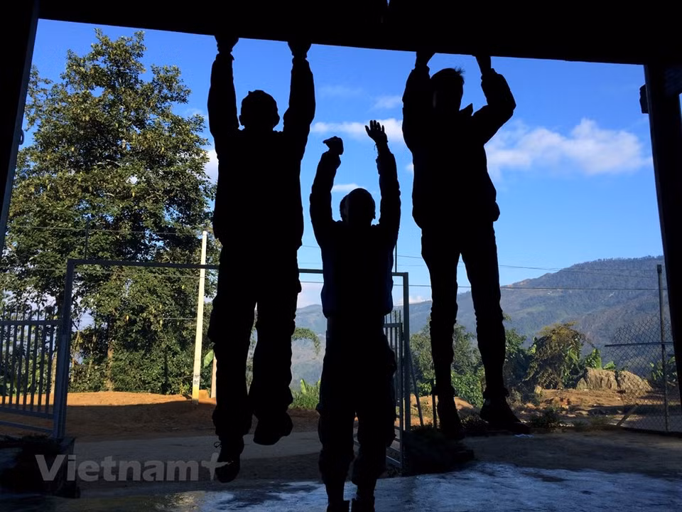Las personas que practican “trekking” (montañismo), ya sean profesionales o aficionados, antes de cada viaje deben prepararse con buena salud. Un guía local siempre es necesario en estos viajes. (Foto: Vietnam +)