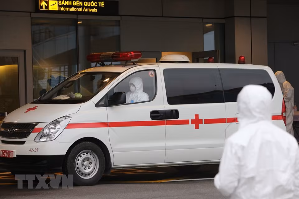 Vehículos especializados con equipo médico listos para cumplir las labores (Foto: VNA)