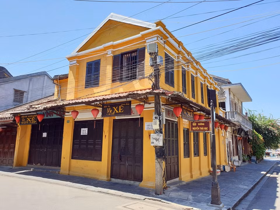 Las tiendas en Hoi An detuvieron todas las actividades antes de implementar el distanciamiento social. (Foto: VNA)