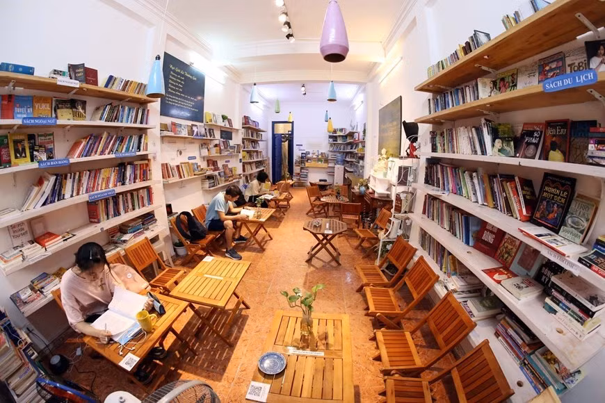 La biblioteca en el número 66, en la calle Chua Lang, distrito de Dong Da, Hanoi, se abre a los amantes de la lectura de 9 a 21 horas todos los días (Foto: VNA)