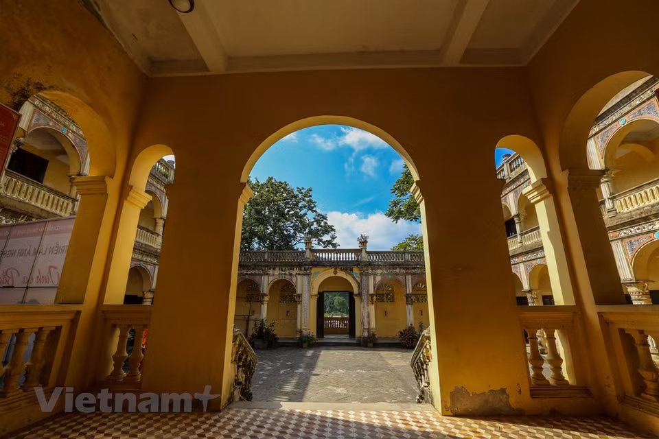 Donde se encuentra la casa es una gran colina, orientada al sureste, tres de los cuatro lados de la montaña. (Foto: Vietnam +)