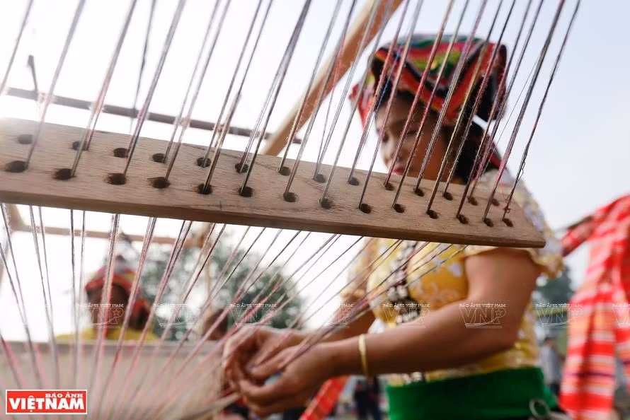 Producción de brocados ayuda a mantener la característica cultural típica de la minoría étnica tailandesa (Foto: VNA)