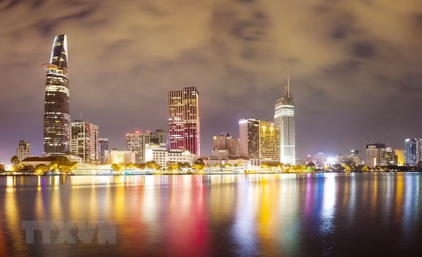 Después de 45 años de la Liberación del Sur, Ciudad Ho Chi Minh se convirtió en una fuerza impulsora de la economía nacional y un polo económico clave del sur (Foto: VNA)