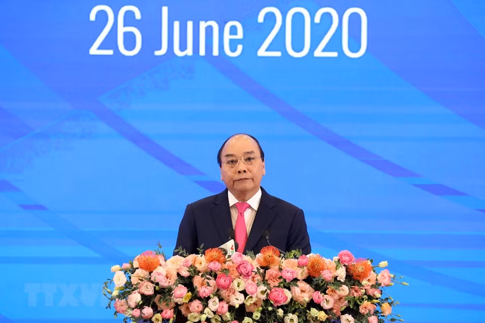 El primer ministro Nguyen Xuan Phuc, presidente de ASEAN 2020, inauguró la 36 Cumbre (Foto: VNA)