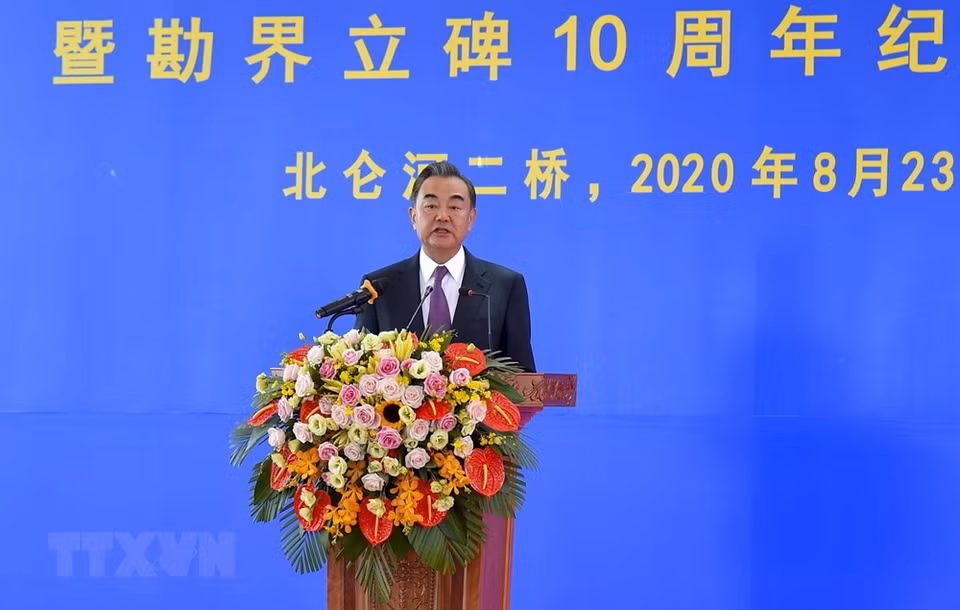 El consejero de Estado y ministro de Relaciones Exteriores de China, Wang Yi, intervino en la ceremonia. (Foto: VNA)