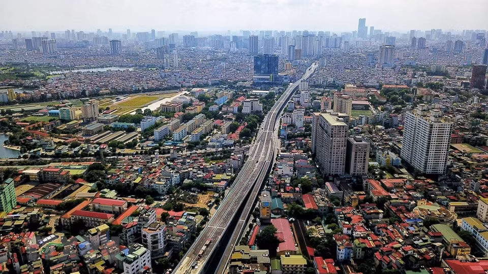 La sección de cruce de Nga Tu Vong-Nga Tu So, de casi 2 km, se ha completado. (Foto: VNA)