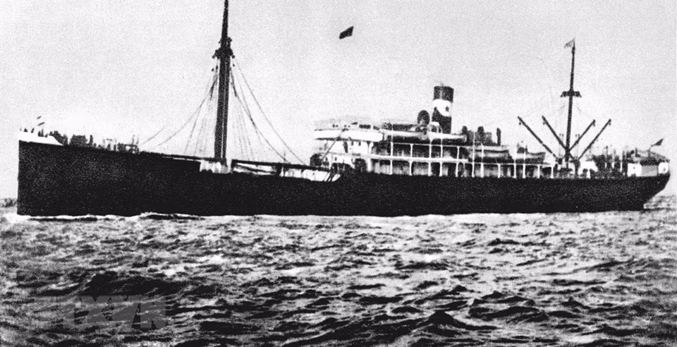 El 5 de junio de 1911, en el puerto de Saigón, el joven patriota Nguyen Tat Thanh (presidente Ho Chi Minh) decidió partir en el barco del almirante Latouche-Tréville para cumplir su ambición de liberar Vietnam del yugo colonialista e imperial. El viaje a casi 30 países en cuatro continentes lo llevó al marxismo-leninismo, la doctrina revolucionaria pionera de la época. (Foto: Archivo de VNA)