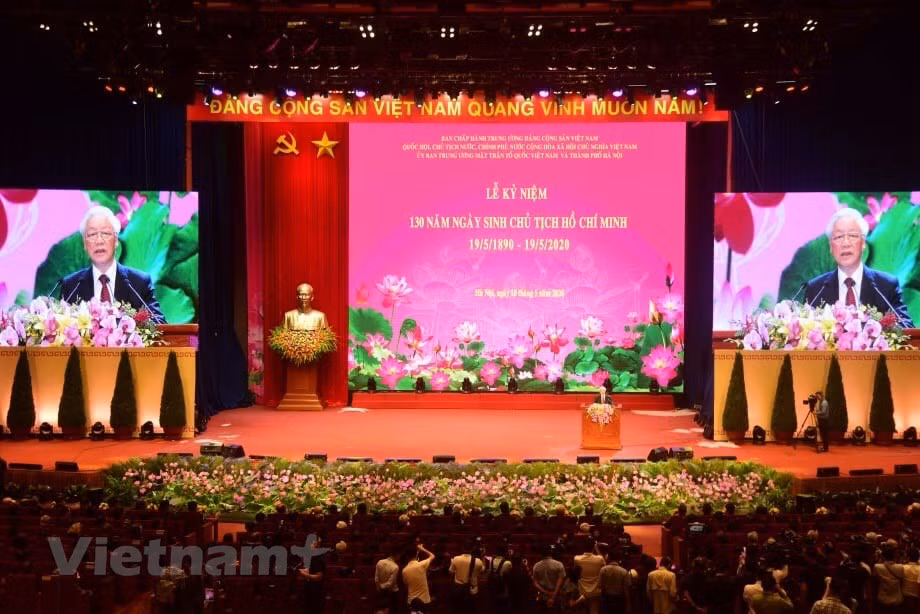 El secretario general del Partido Comunista y presidente de Vietnam, Nguyen Phu Trong, elogió al Presidente Ho Chi Minh, quien dedicó toda su vida a la gloriosa causa revolucionaria del Partido, el pueblo y los amigos internacionales. (Fuente: VNA)