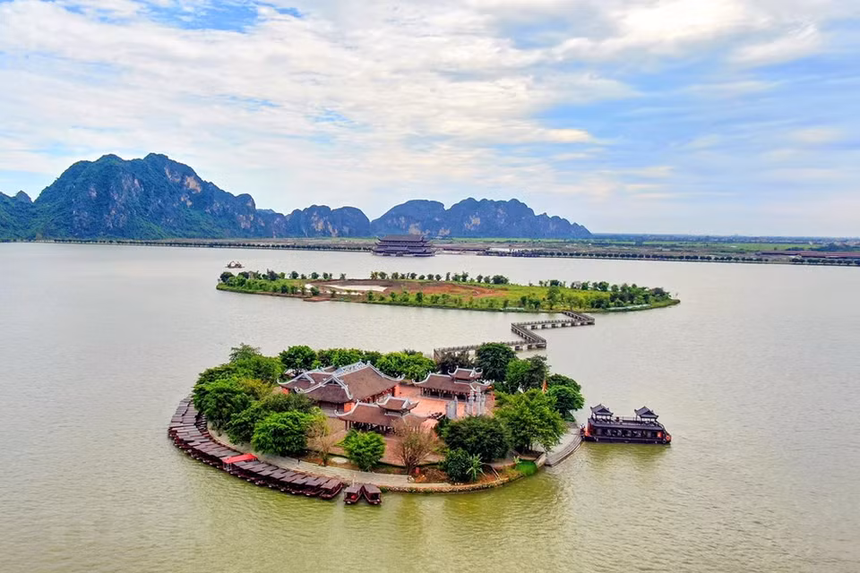 Templo Tam Chuc, en medio del lago Tam Chuc (Foto: VNA)