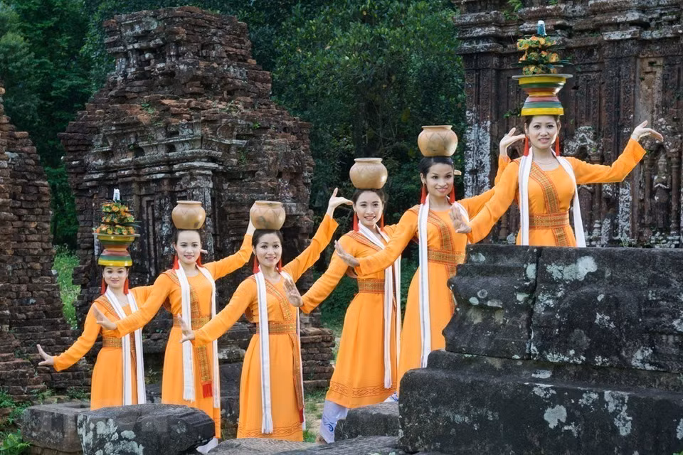 En los sitios turísticos en Quang Nam, se redujeron el costo de la entrada para atraer turistas. (Foto: VNA)