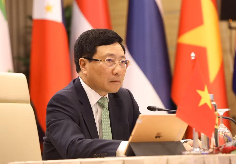 El viceprimer ministro y canciller de Vietnam, Pham Binh Minh, presidió el 24 de junio de forma virtual la Reunión informal de Ministros de Relaciones Exteriores de la ASEAN en el Centro Internacional de Convenciones, víspera de la 36 Cumbre de la ASEAN. (Foto: VNA)