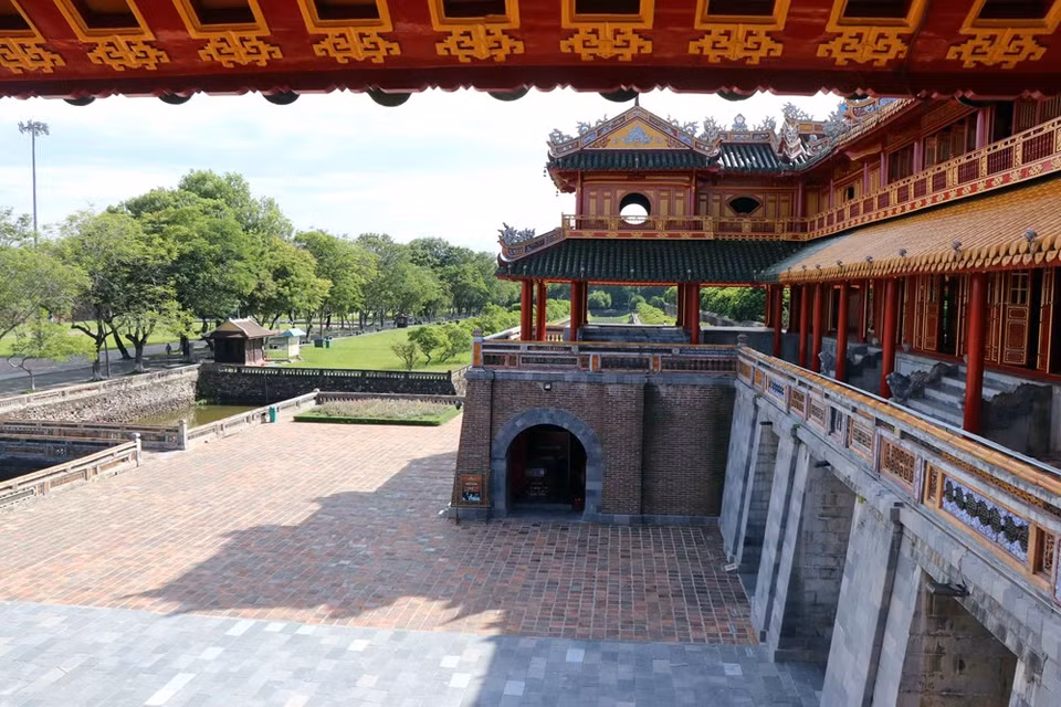 La plaza Ngo Mon (Puerta Meridional), símbolo de la ciudad imperial de Hue, donde ocurrió numerosos acontecimientos históricos de Vietnam, entre ellos la abdicación del último emperador vietnamita Bao Dai. (Foto: VNA)