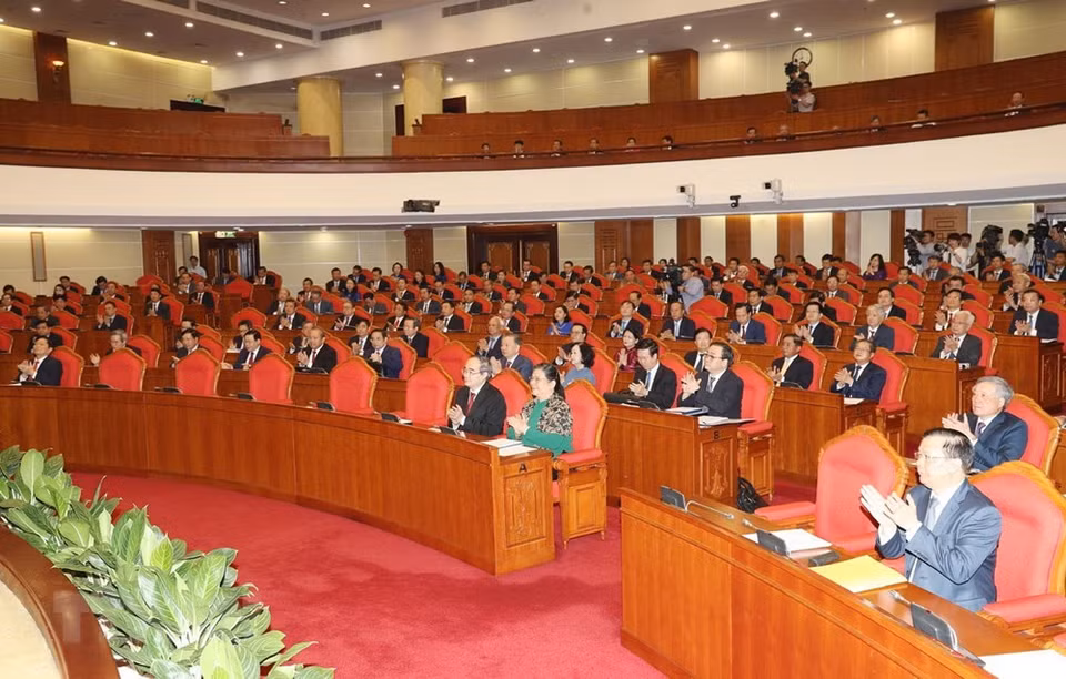 Dirigentes del PCV y estado en el XII Pleno (Foto: VNA)