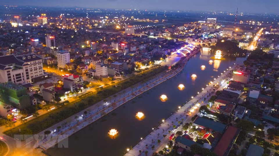 Ninh Binh lleva las características de la historia cultural milenaria de la antigua capital imperial con sus paisajes naturales. (Foto: VNA)