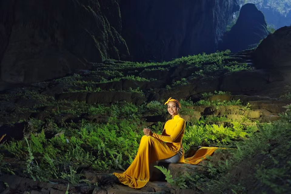 Miss vietnamita H´Hen Nie realizó un viaje de exploración en la gruta Son Doong, la más grande del mundo, ubicada en la provincia centrovietnamita de Quang Binh. (Foto: Vietnam+)