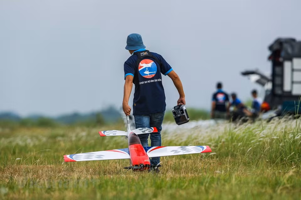 Los jugadores deben practicar en las operaciones de vuelo por computadora para ser competentes antes de que puedan volar prácticamente. (Foto: Vietnam +)