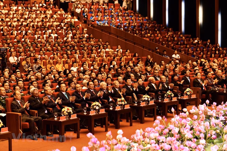 Al acto asistieron los máximos dirigentes del Partido Comunista de Vietnam (PCV), la Asamblea Nacional, el Gobierno, el Frente de la Patria. (Fuente: VNA)