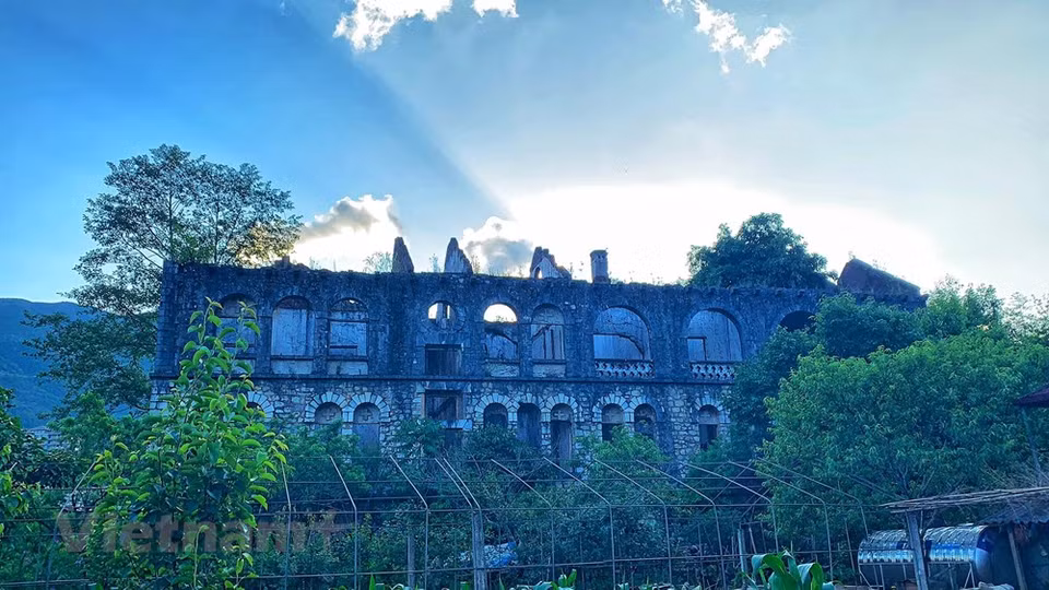 A unos 12 km al Este de la ciudad de Sapa, en la provincia norteña de Lao Cai, el antiguo monasterio de Ta Phin, construido en 1942, se encuentra a medio camino entre las montañas. (Foto: Vietnam+)