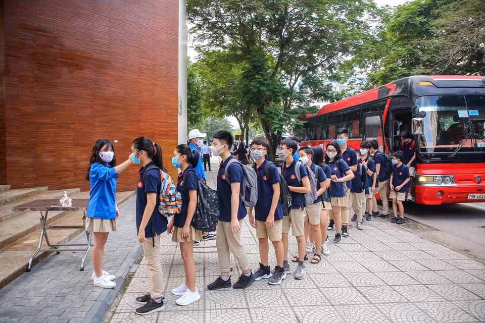 En la Escuela Intermedia Marie Curie, en Hanoi, los alumnos regresaron a la escuela (Foto: VNA)