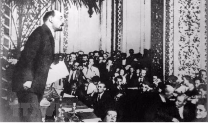 La fundación de la Internacional Comunista (Internacional III) en marzo de 1919 promovió el fuerte desarrollo del movimiento comunista y de los obreros internacionales. Para Vietnam, la Internacional Comunista juega un papel importante en la difusión del marxismo-leninismo y el establecimiento del Partido Comunista de Vietnam. (Foto: Archivo de VNA)