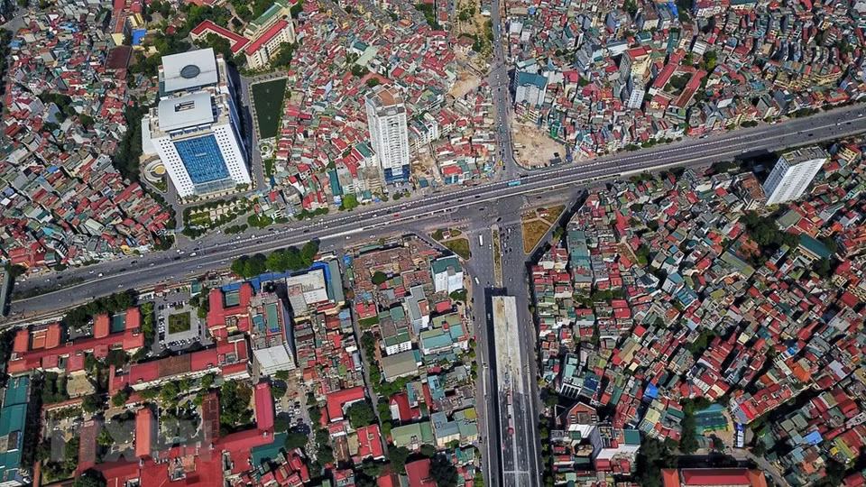 La sección de cruce de Nga Tu Vong-Nga Tu So, de casi 2 km, se ha completado. (Foto: VNA)